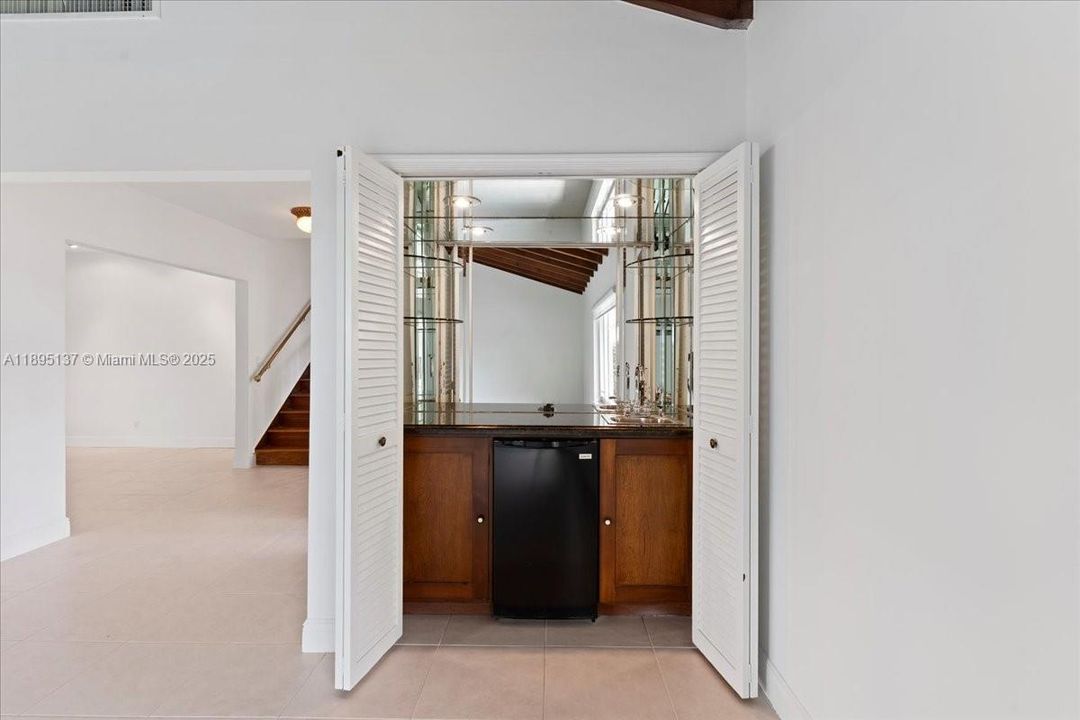 En Venta: $2,395,000 (5 camas, 3 baños, 3275 Pies cuadrados)