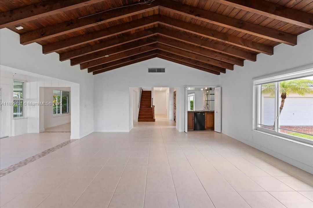 En Venta: $2,395,000 (5 camas, 3 baños, 3275 Pies cuadrados)