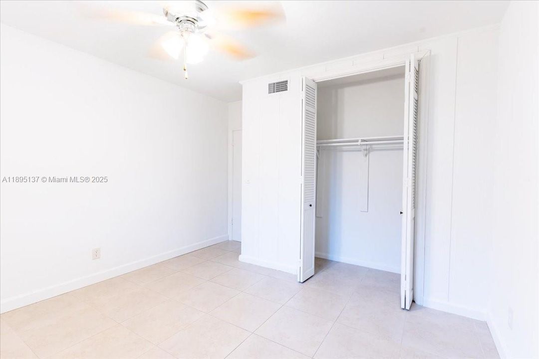 En Venta: $2,395,000 (5 camas, 3 baños, 3275 Pies cuadrados)