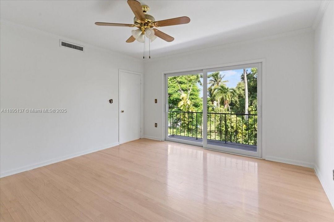 En Venta: $2,395,000 (5 camas, 3 baños, 3275 Pies cuadrados)