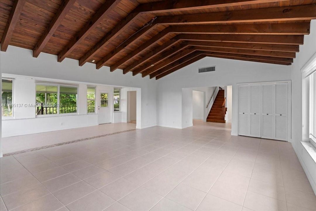 En Venta: $2,395,000 (5 camas, 3 baños, 3275 Pies cuadrados)