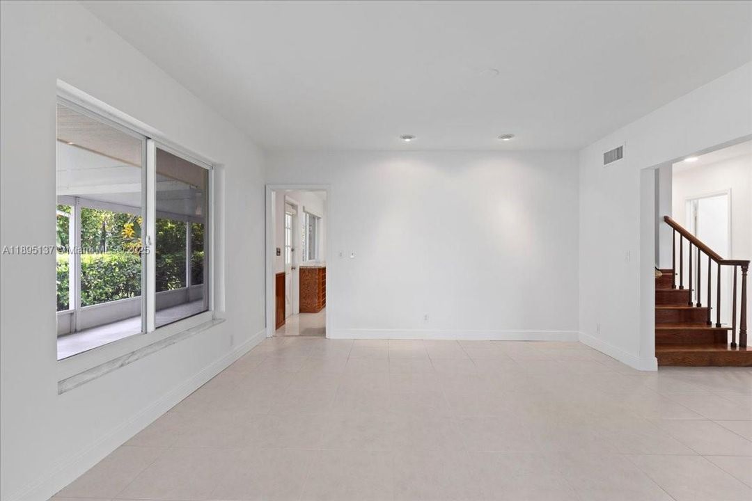 En Venta: $2,395,000 (5 camas, 3 baños, 3275 Pies cuadrados)