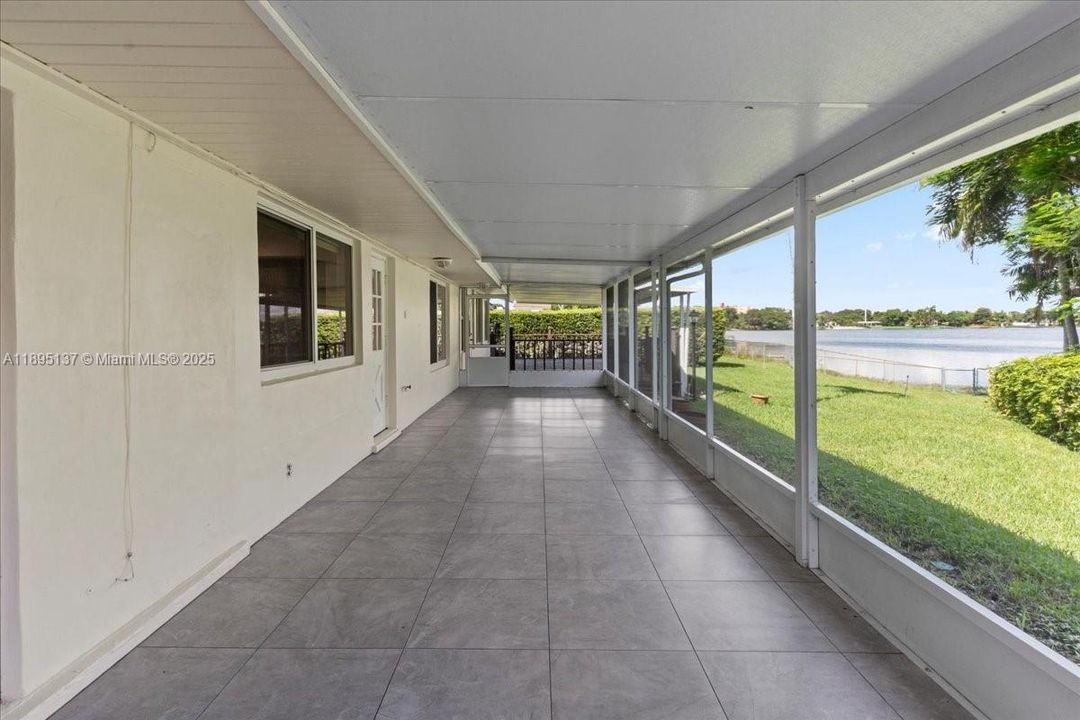 En Venta: $2,395,000 (5 camas, 3 baños, 3275 Pies cuadrados)