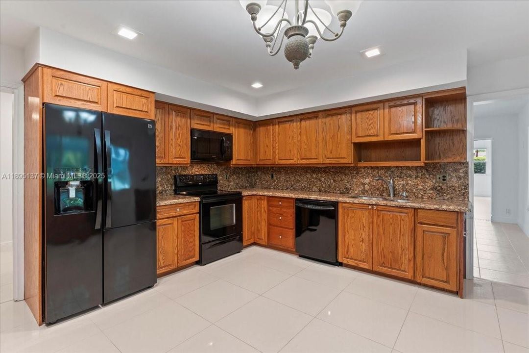 En Venta: $2,395,000 (5 camas, 3 baños, 3275 Pies cuadrados)