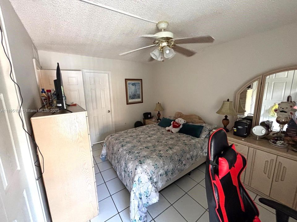 Под контрактом: $240,000 (2 спален, 1 ванн, 770 Квадратных фут)