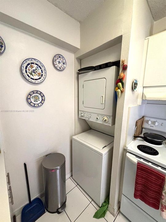 Под контрактом: $240,000 (2 спален, 1 ванн, 770 Квадратных фут)