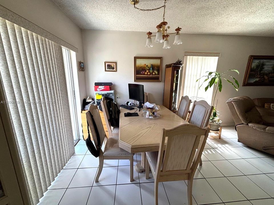 Под контрактом: $240,000 (2 спален, 1 ванн, 770 Квадратных фут)