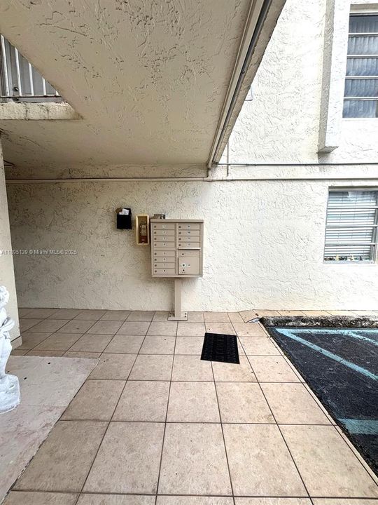 Под контрактом: $240,000 (2 спален, 1 ванн, 770 Квадратных фут)