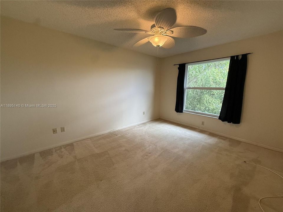 出租: $2,000 (2 贝兹, 2 浴室, 1117 平方英尺)