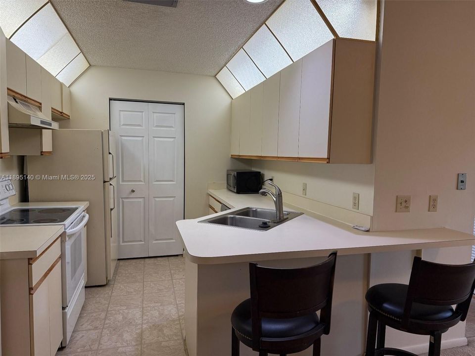 出租: $2,000 (2 贝兹, 2 浴室, 1117 平方英尺)