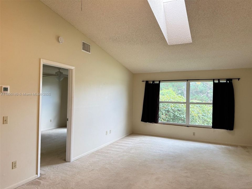 出租: $2,000 (2 贝兹, 2 浴室, 1117 平方英尺)