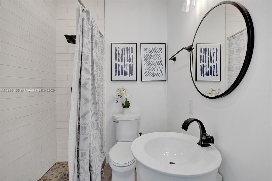 For Sale: $2,480,000 (6 beds, 5 baths, 4133 Square Feet)