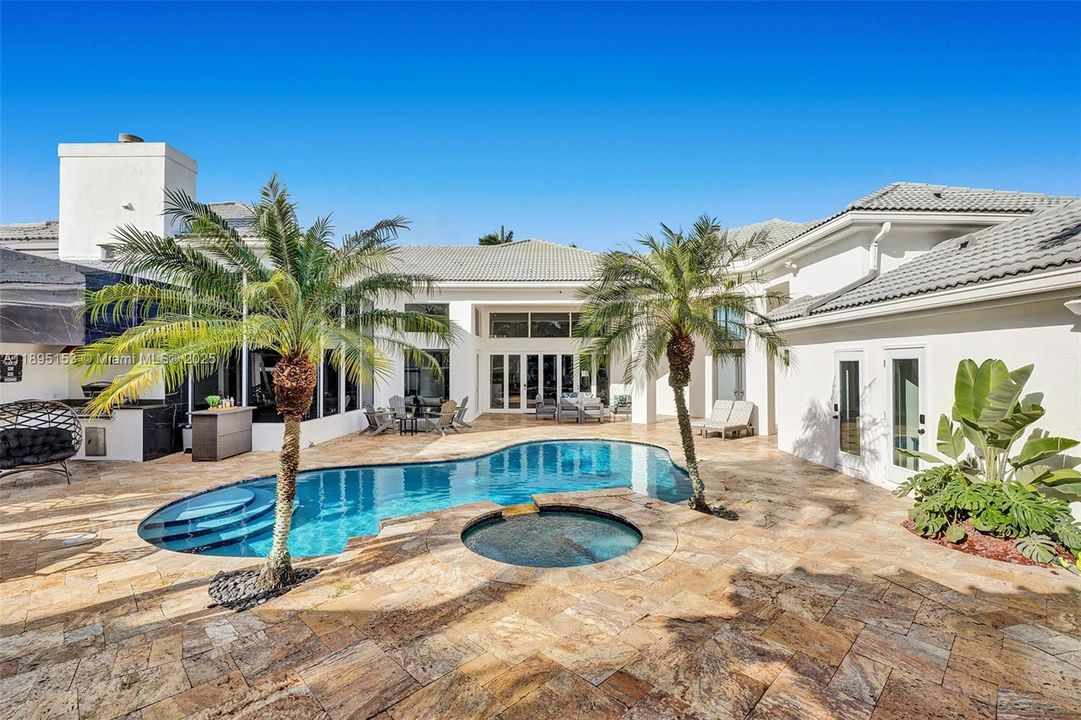 For Sale: $2,480,000 (6 beds, 5 baths, 4133 Square Feet)