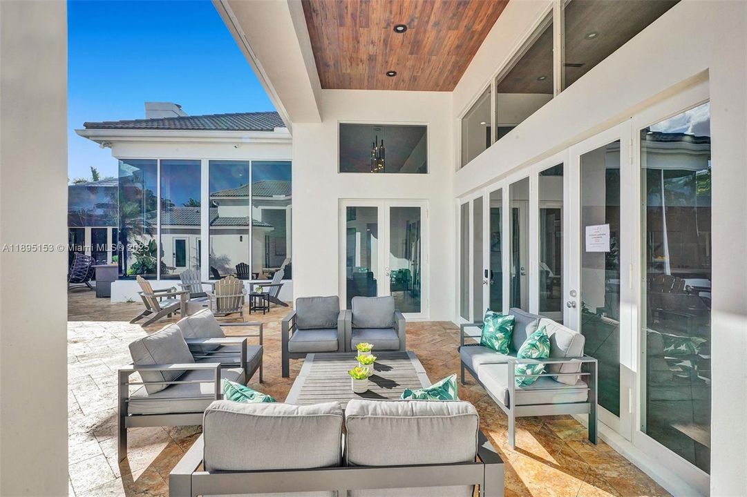 For Sale: $2,480,000 (6 beds, 5 baths, 4133 Square Feet)