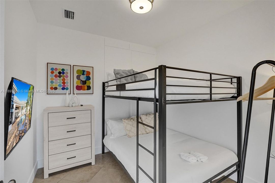 For Sale: $2,480,000 (6 beds, 5 baths, 4133 Square Feet)