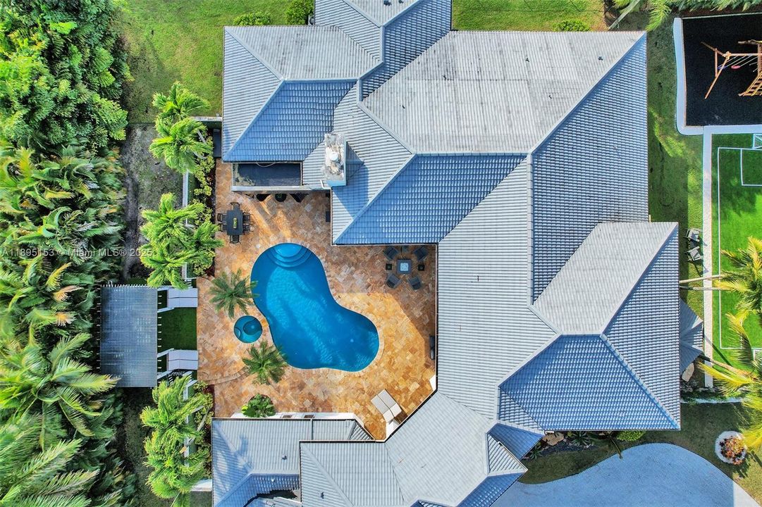 For Sale: $2,480,000 (6 beds, 5 baths, 4133 Square Feet)