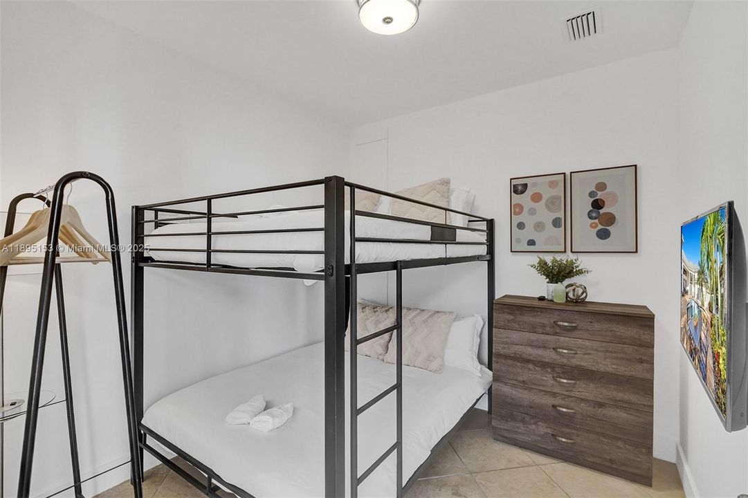 For Sale: $2,480,000 (6 beds, 5 baths, 4133 Square Feet)