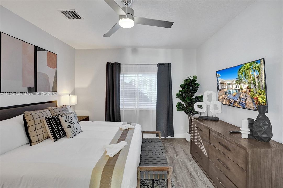 For Sale: $2,480,000 (6 beds, 5 baths, 4133 Square Feet)