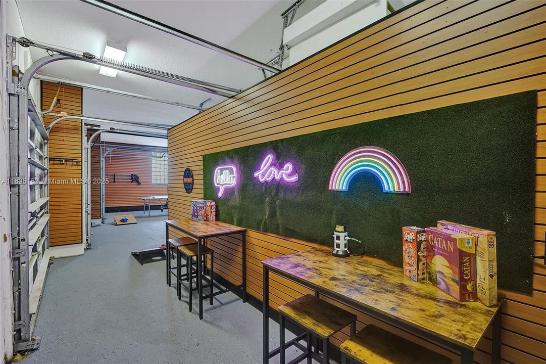 For Sale: $2,480,000 (6 beds, 5 baths, 4133 Square Feet)