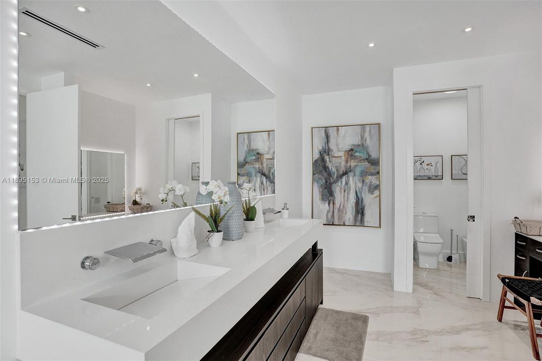 For Sale: $2,480,000 (6 beds, 5 baths, 4133 Square Feet)