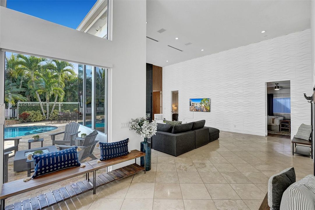 For Sale: $2,480,000 (6 beds, 5 baths, 4133 Square Feet)