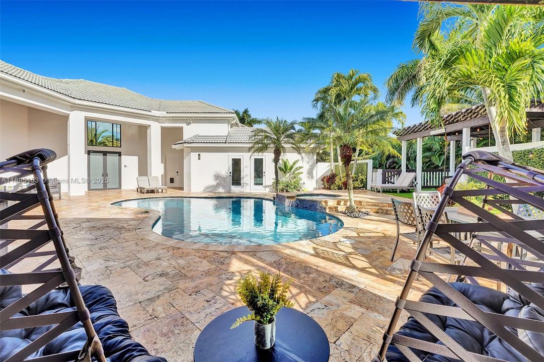 For Sale: $2,480,000 (6 beds, 5 baths, 4133 Square Feet)