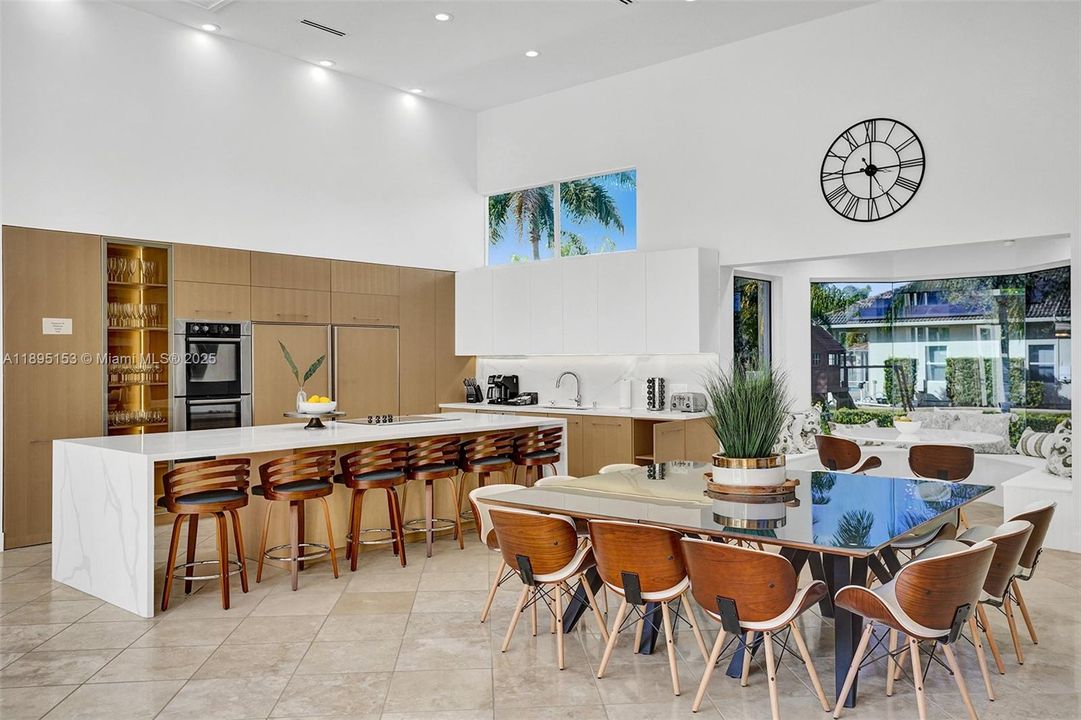 For Sale: $2,480,000 (6 beds, 5 baths, 4133 Square Feet)