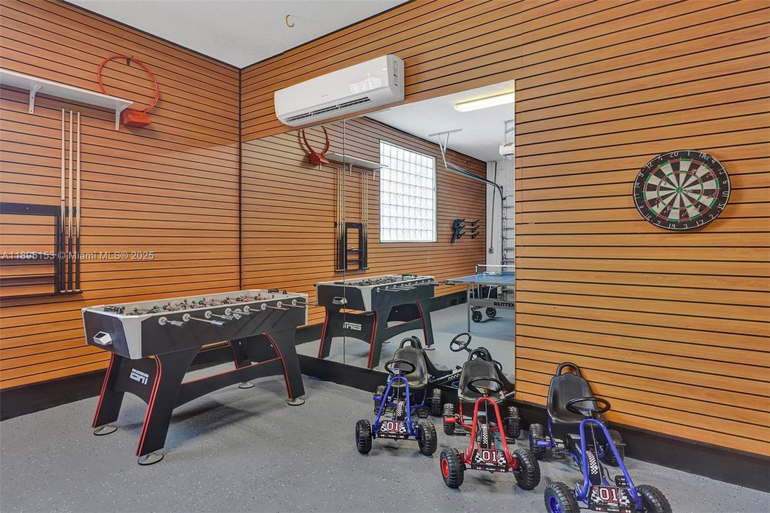 For Sale: $2,480,000 (6 beds, 5 baths, 4133 Square Feet)