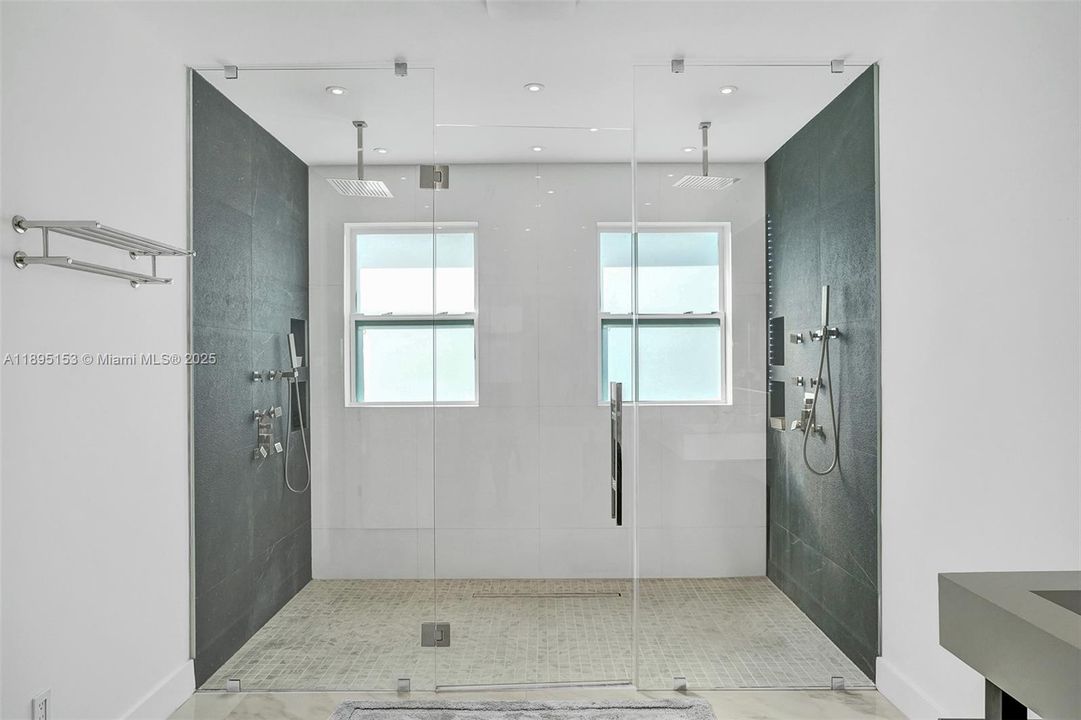 For Sale: $2,480,000 (6 beds, 5 baths, 4133 Square Feet)