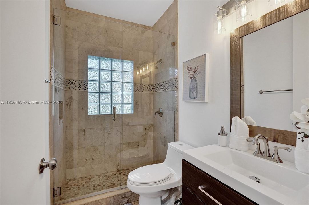 For Sale: $2,480,000 (6 beds, 5 baths, 4133 Square Feet)