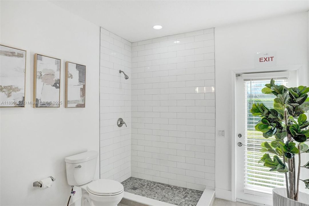 For Sale: $2,480,000 (6 beds, 5 baths, 4133 Square Feet)