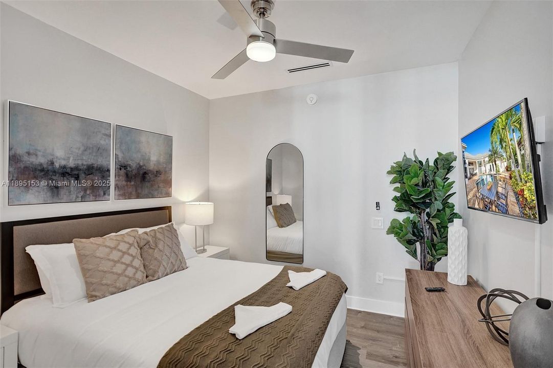 For Sale: $2,480,000 (6 beds, 5 baths, 4133 Square Feet)