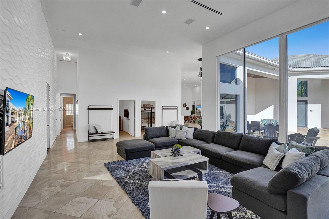 For Sale: $2,480,000 (6 beds, 5 baths, 4133 Square Feet)