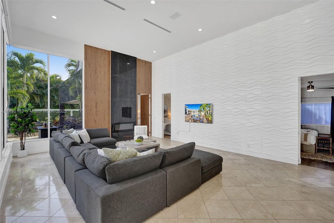 For Sale: $2,480,000 (6 beds, 5 baths, 4133 Square Feet)