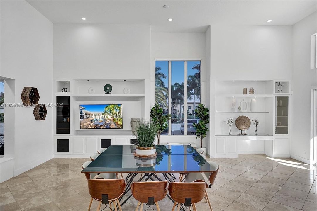 For Sale: $2,480,000 (6 beds, 5 baths, 4133 Square Feet)