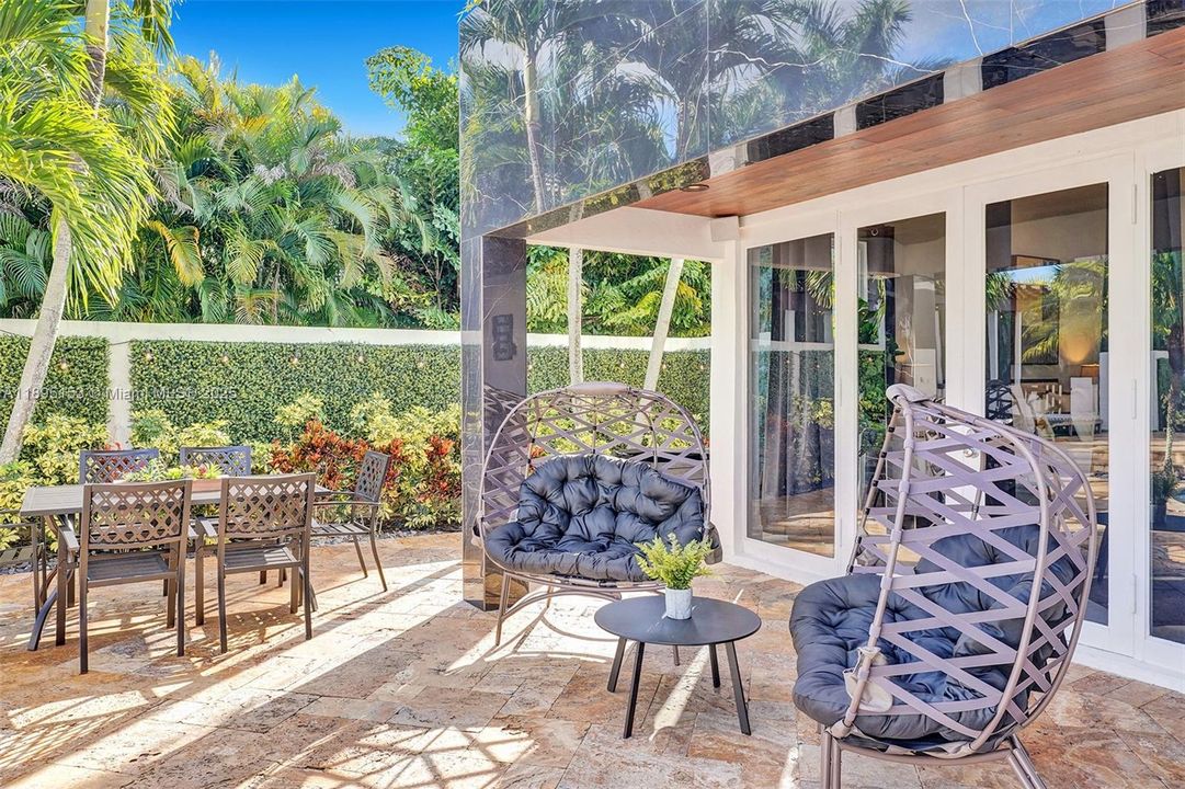 For Sale: $2,480,000 (6 beds, 5 baths, 4133 Square Feet)