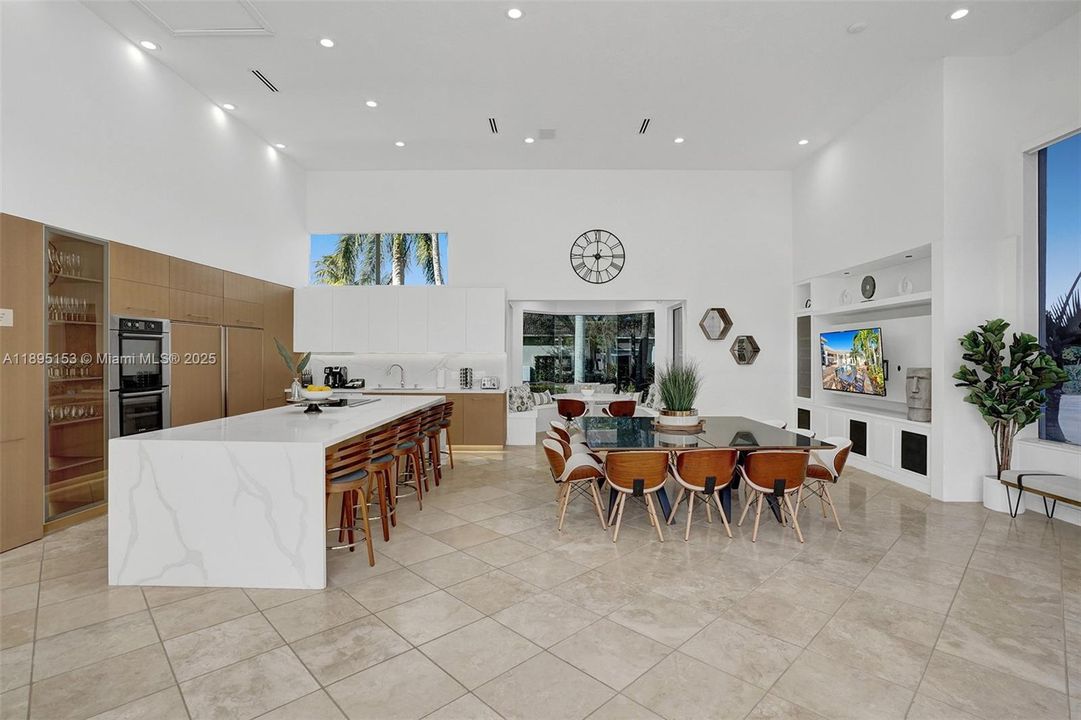 For Sale: $2,480,000 (6 beds, 5 baths, 4133 Square Feet)