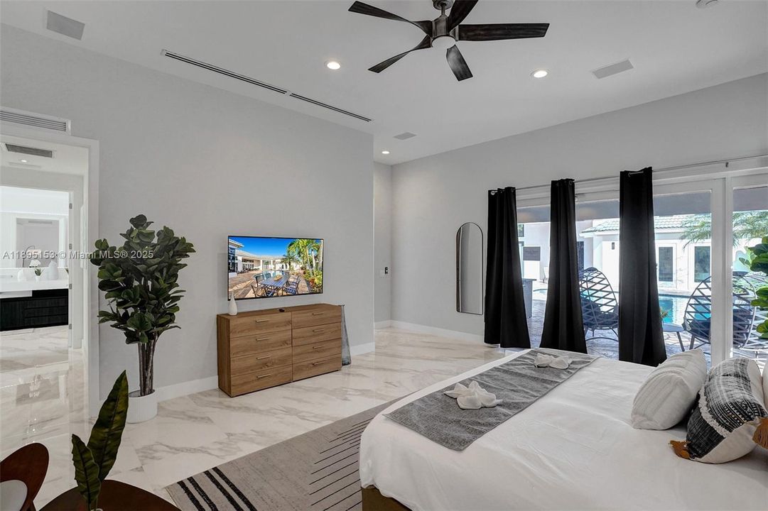 For Sale: $2,480,000 (6 beds, 5 baths, 4133 Square Feet)