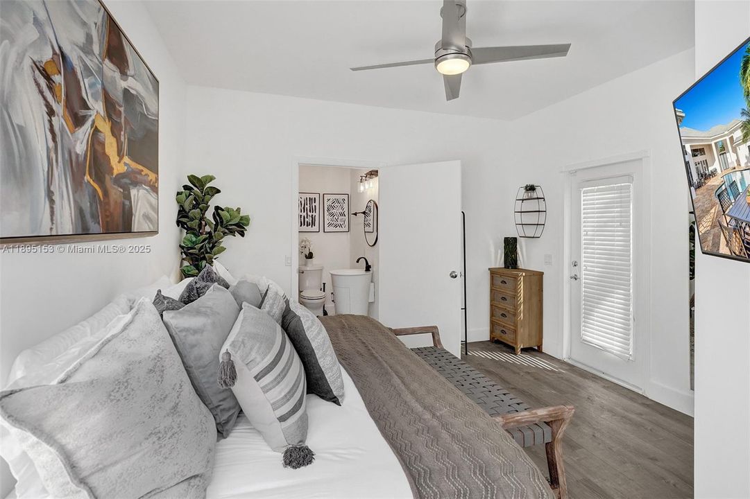 For Sale: $2,480,000 (6 beds, 5 baths, 4133 Square Feet)