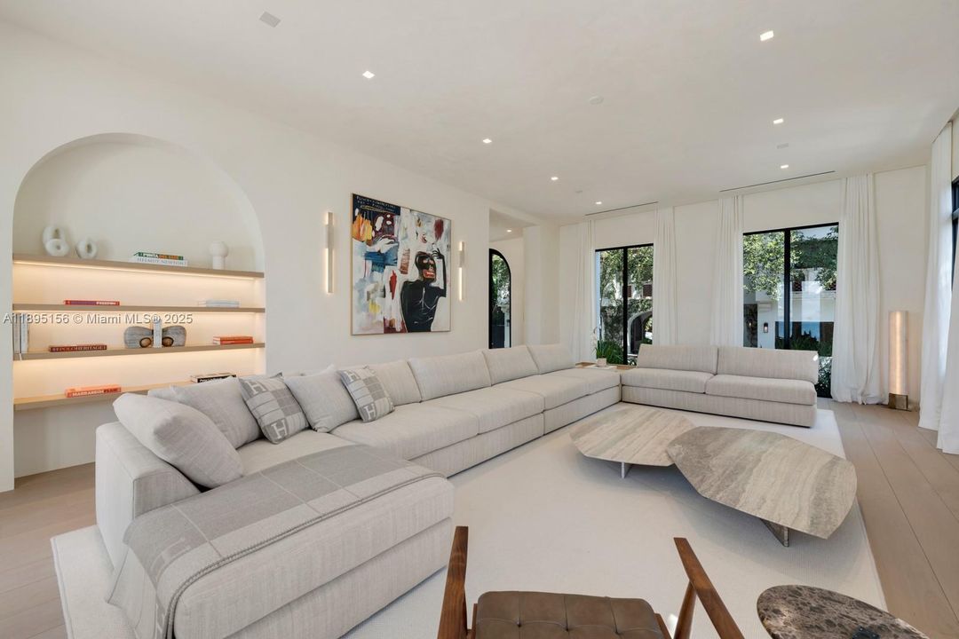 For Sale: $32,500,000 (7 beds, 7 baths, 6023 Square Feet)