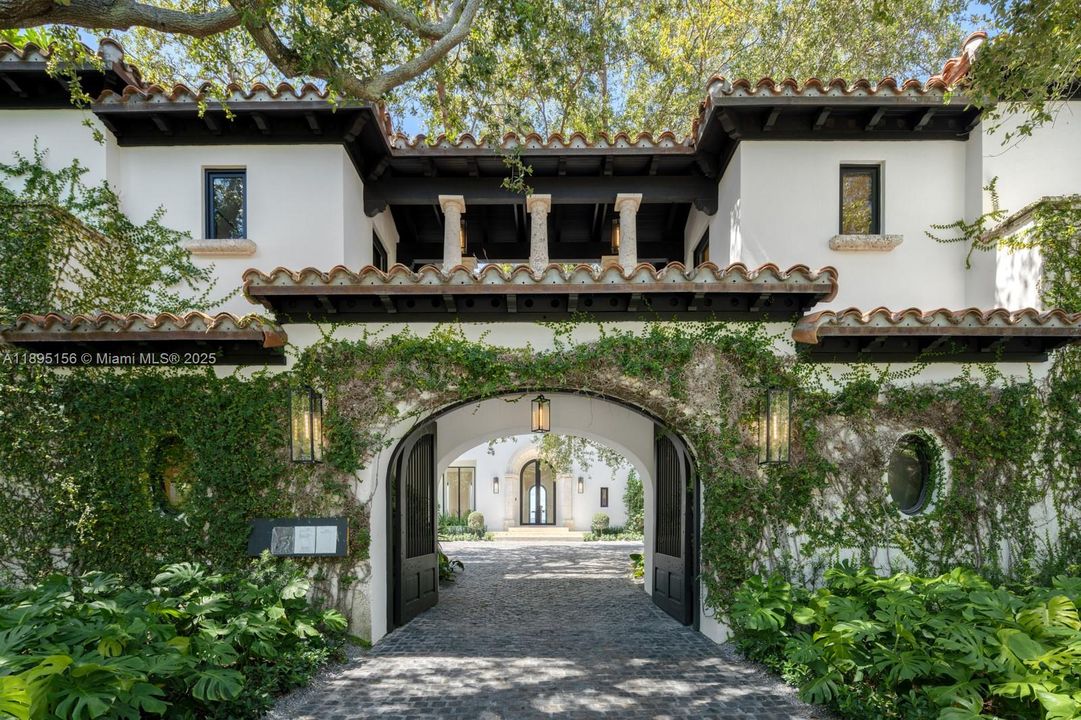 For Sale: $32,500,000 (7 beds, 7 baths, 6023 Square Feet)