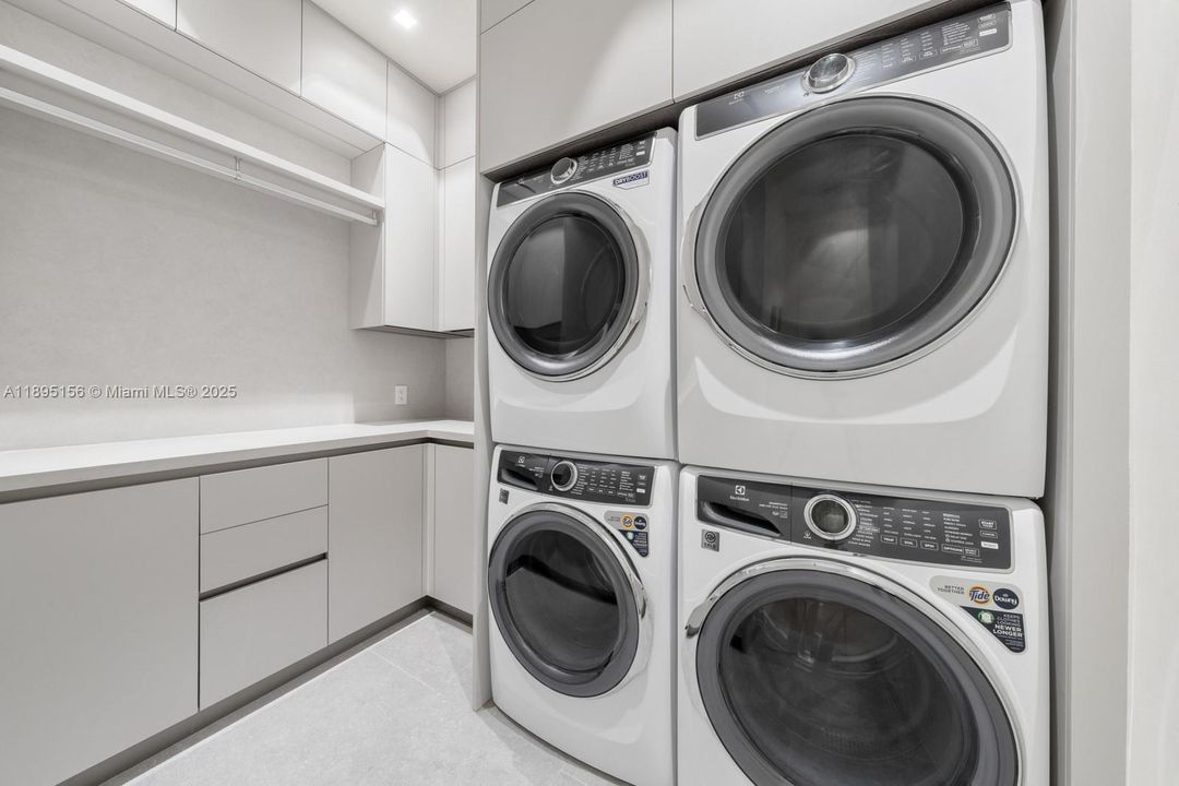 For Sale: $32,500,000 (7 beds, 7 baths, 6023 Square Feet)