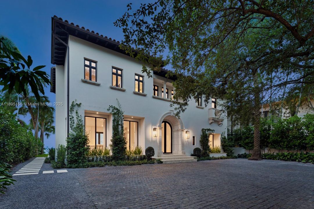 For Sale: $32,500,000 (7 beds, 7 baths, 6023 Square Feet)