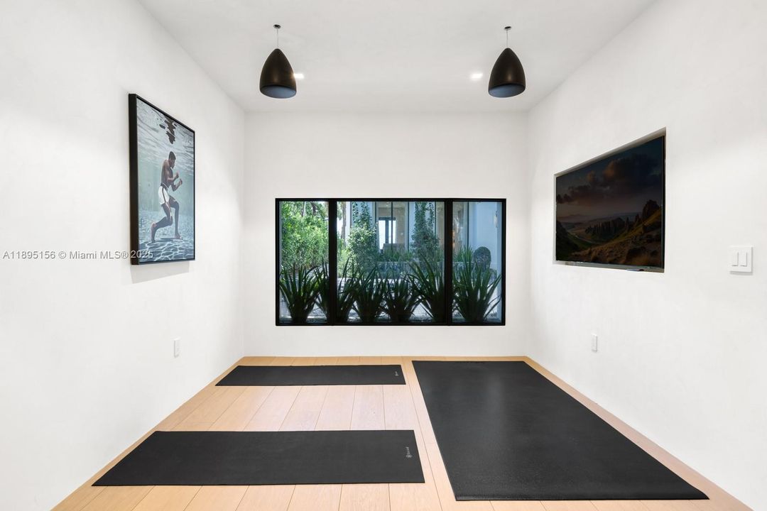 For Sale: $32,500,000 (7 beds, 7 baths, 6023 Square Feet)