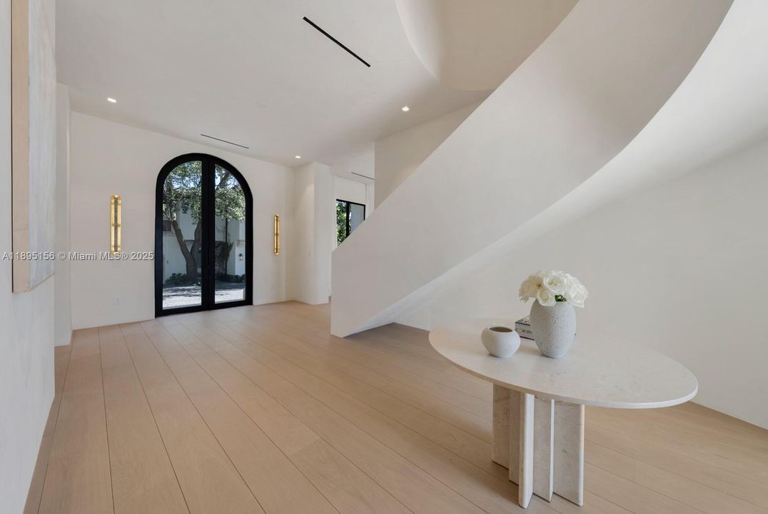 For Sale: $32,500,000 (7 beds, 7 baths, 6023 Square Feet)