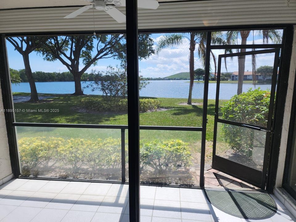 待售: $279,900 (2 贝兹, 2 浴室, 1150 平方英尺)