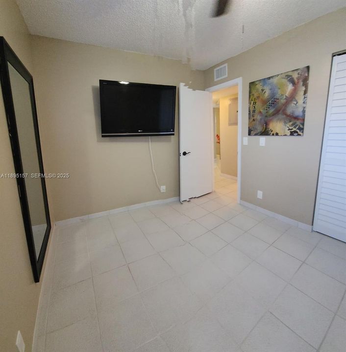 待售: $279,900 (2 贝兹, 2 浴室, 1150 平方英尺)