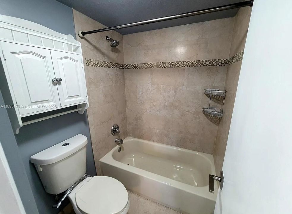 На продажу: $259,000 (2 спален, 2 ванн, 927 Квадратных фут)