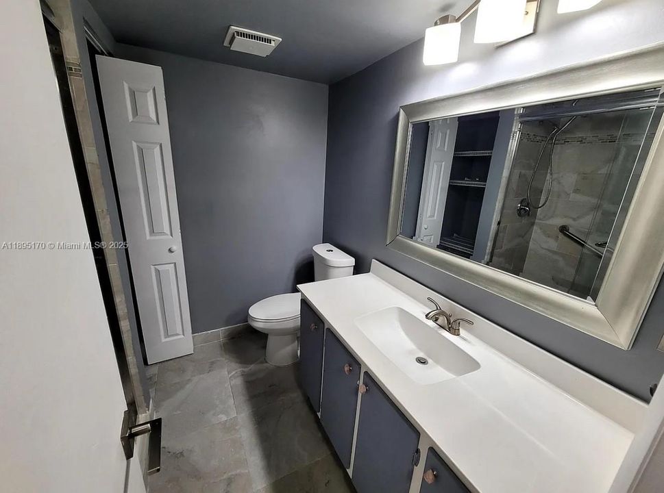 На продажу: $259,000 (2 спален, 2 ванн, 927 Квадратных фут)