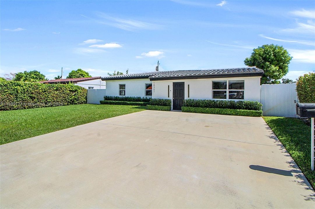 出租: $6,500 (5 贝兹, 4 浴室, 2094 平方英尺)